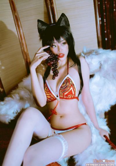 女子图鉴_十万网红美女美酱